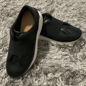 UGG Leather upper foam sole walking shoe with elastic closure